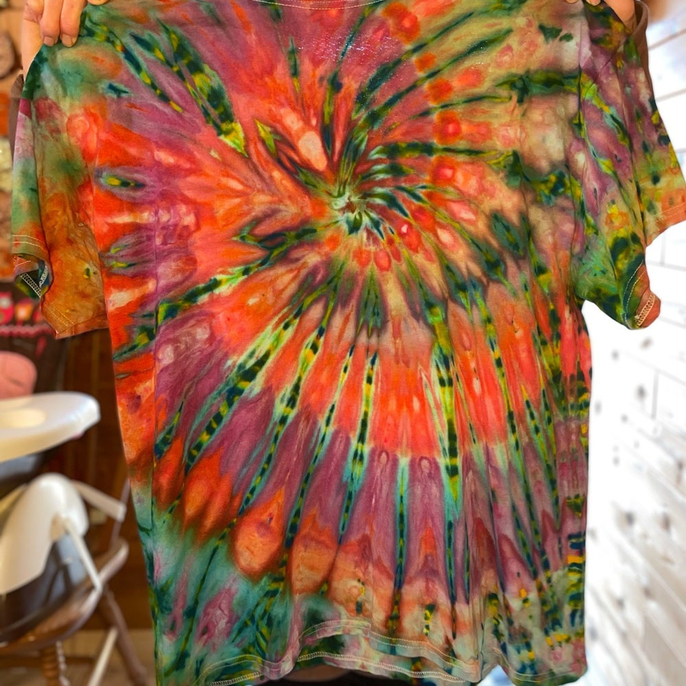XL tie dye tshirt